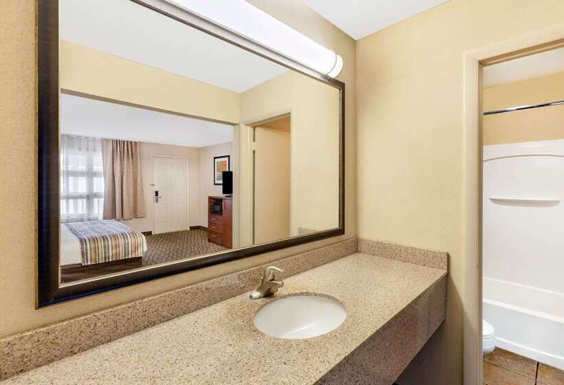 فندق Baymont By Wyndham St. Ignace Lakefront