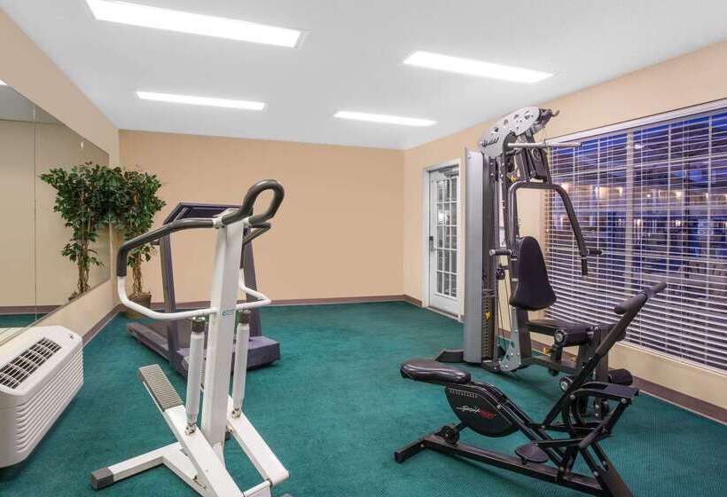 هتل Baymont By Wyndham Tuscaloosa