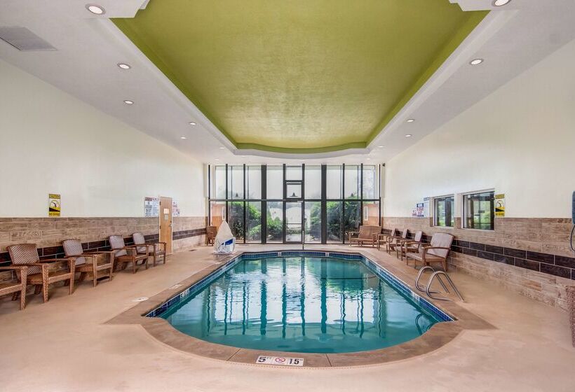 هتل Best Western Plus The Inn At Hampton