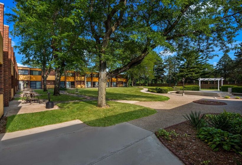 فندق Best Western Prairie Inn & Conference Center