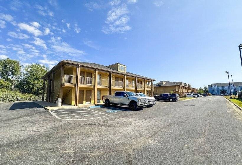 فندق Bonita Lakes Inn By OYO Meridian