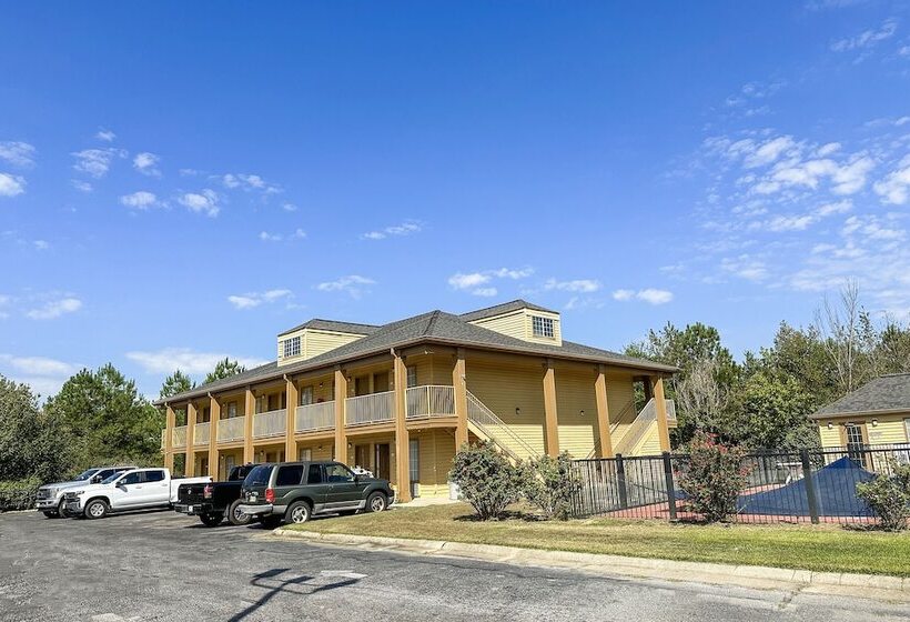 בית מלון כפרי Bonita Lakes Inn By OYO Meridian