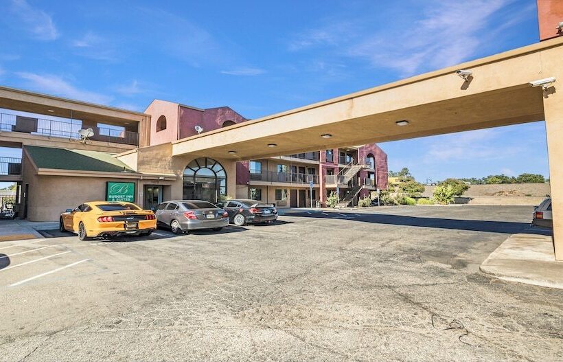בית מלון כפרי Budget Inn And Suites Stockton Yosemite