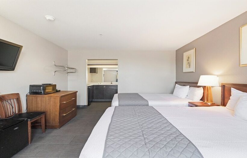 בית מלון כפרי Budget Inn And Suites Stockton Yosemite