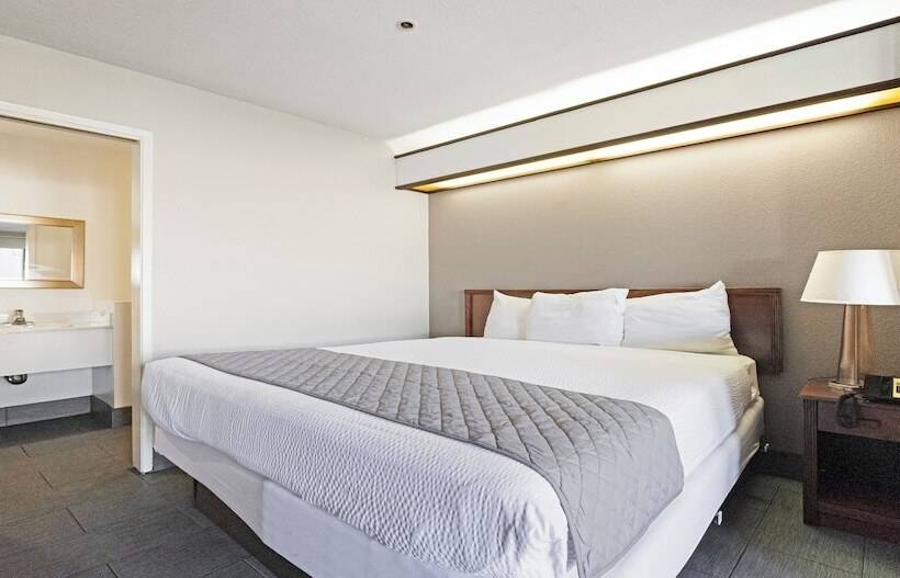 בית מלון כפרי Budget Inn And Suites Stockton Yosemite