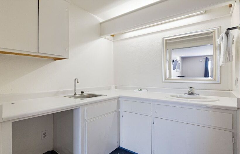 فندق Budget Inn And Suites Stockton Yosemite