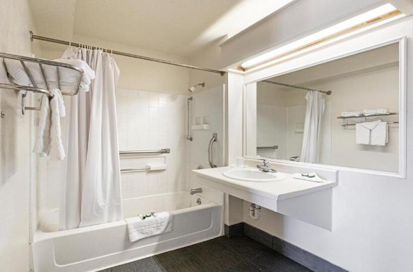 בית מלון כפרי Budget Inn And Suites Stockton Yosemite