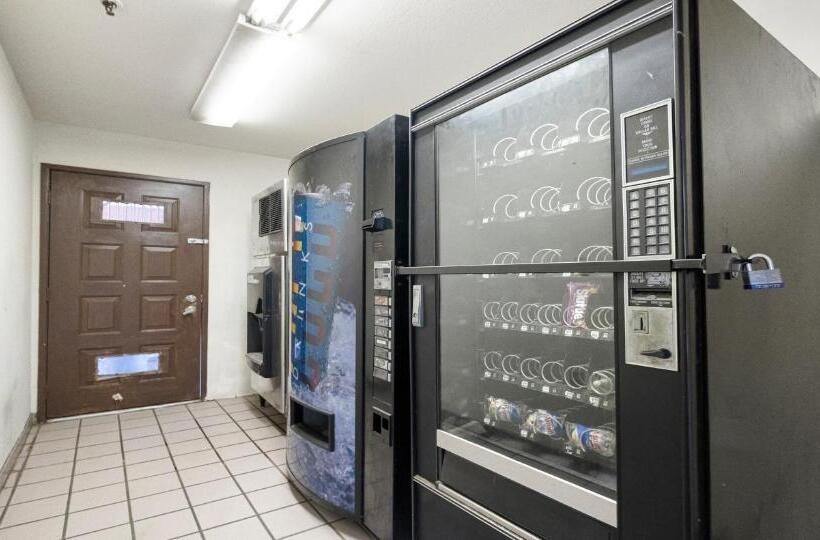 בית מלון כפרי Budget Inn And Suites Stockton Yosemite