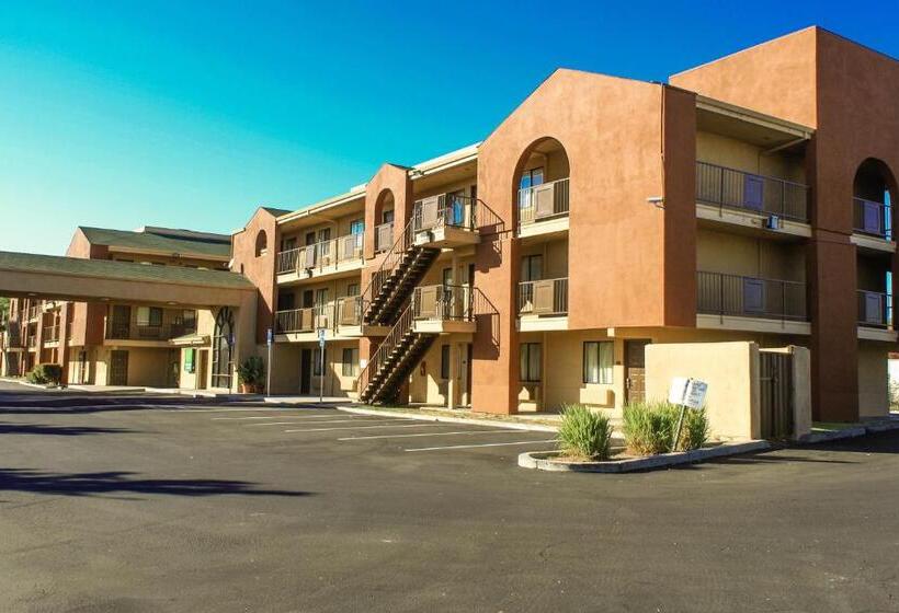 בית מלון כפרי Budget Inn And Suites Stockton Yosemite