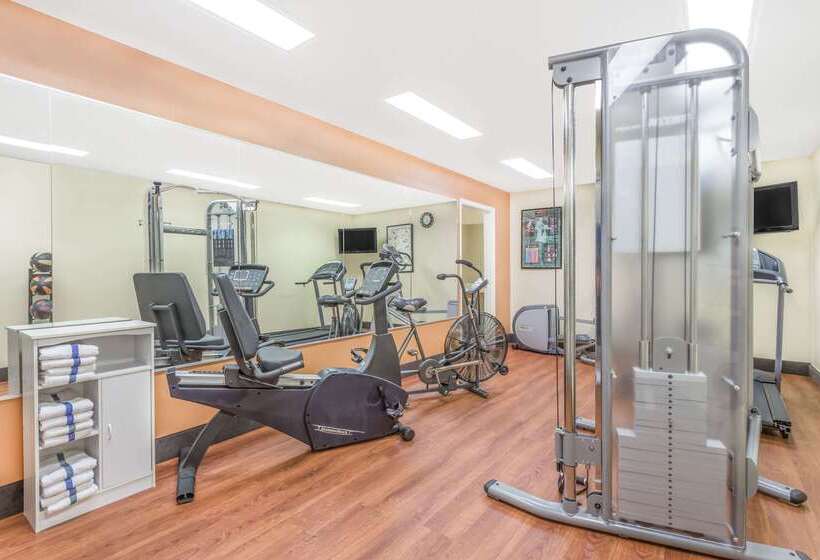 فندق Days Inn By Wyndham Americus