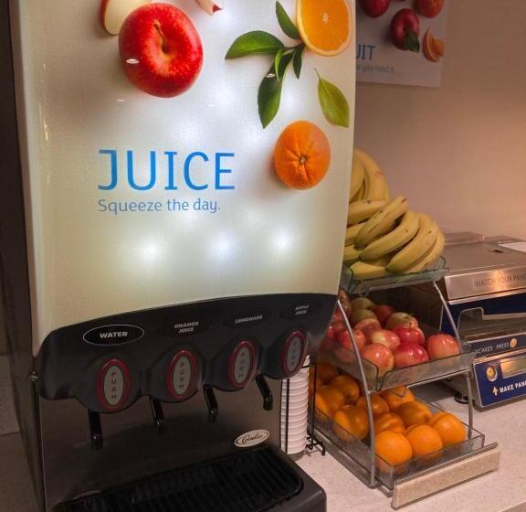 ホテル Days Inn By Wyndham Yosemite Area