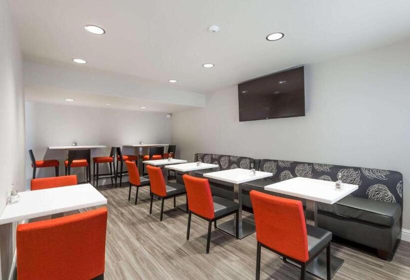 ホテル Days Inn By Wyndham Yosemite Area