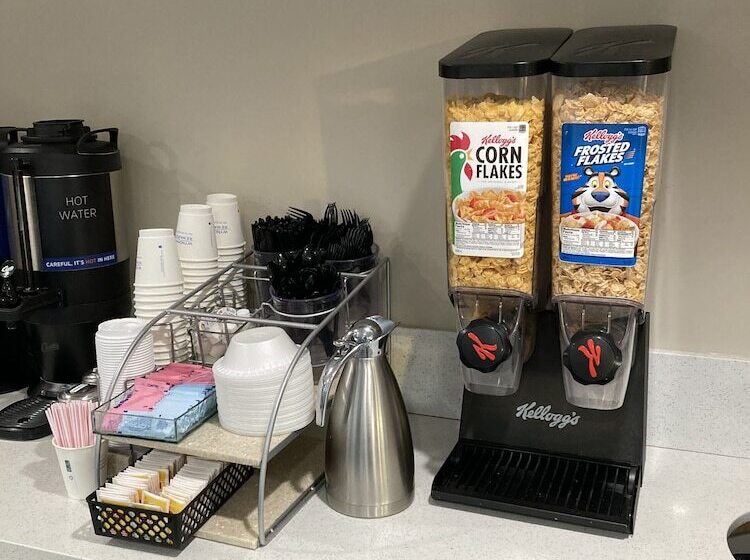 ホテル Days Inn By Wyndham Yosemite Area