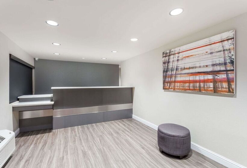 ホテル Days Inn By Wyndham Yosemite Area