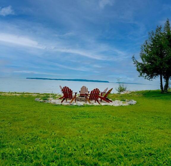 酒店 Days Inn & Suites By Wyndham St. Ignace Lakefront