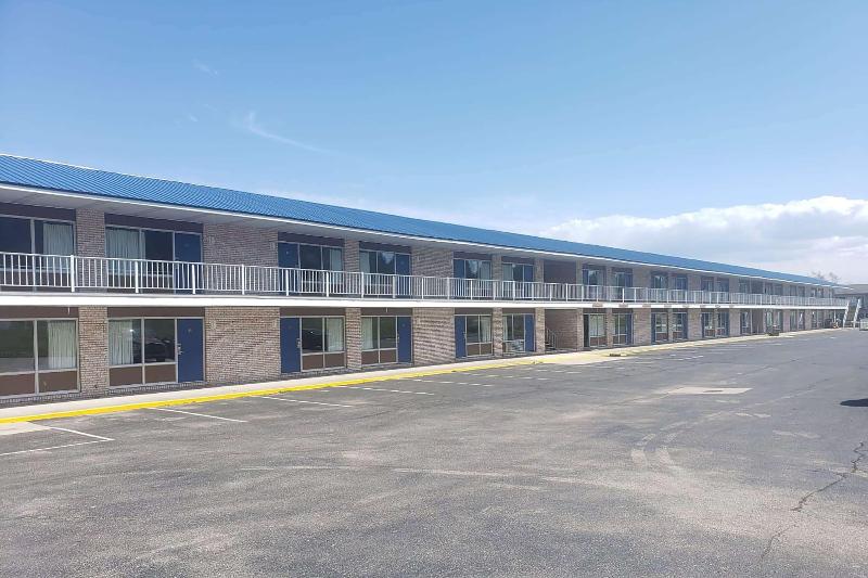 Отель Days Inn & Suites By Wyndham St. Ignace Lakefront