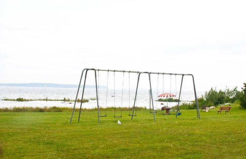 בית מלון כפרי Days Inn & Suites By Wyndham St. Ignace Lakefront