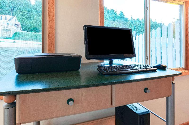 Отель Days Inn & Suites By Wyndham St. Ignace Lakefront