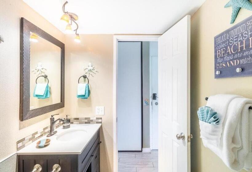 Отель Deluxe Kihei Kai Nani Maui Beach Condos