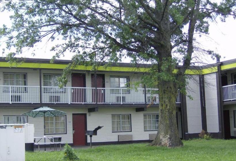 ホテル Econo Lodge Inn & Suites