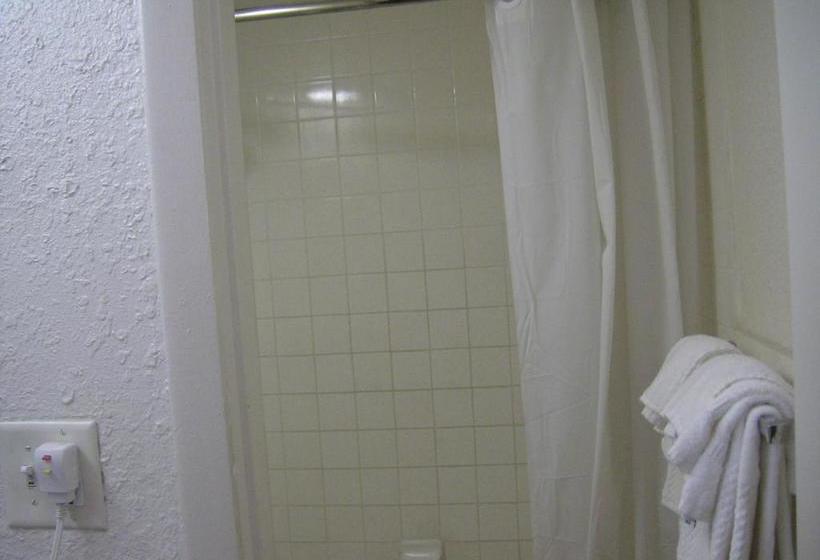 ホテル Econo Lodge Inn & Suites