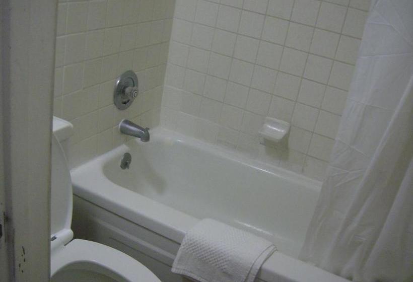 ホテル Econo Lodge Inn & Suites