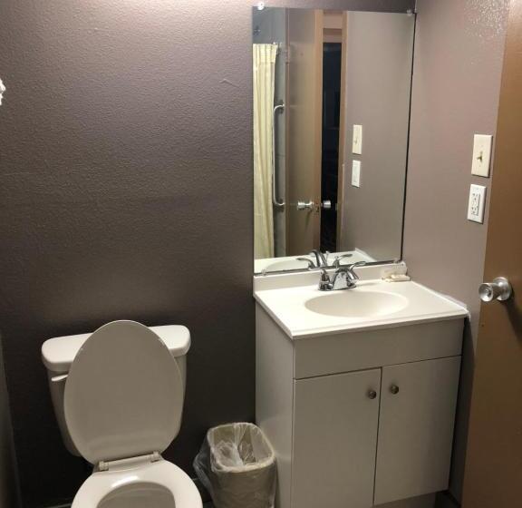 فندق Economy Inn North Randall