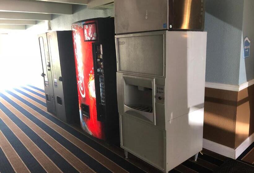 فندق Economy Inn North Randall