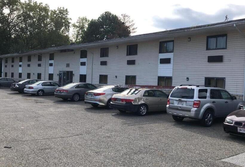 فندق Economy Inn North Randall