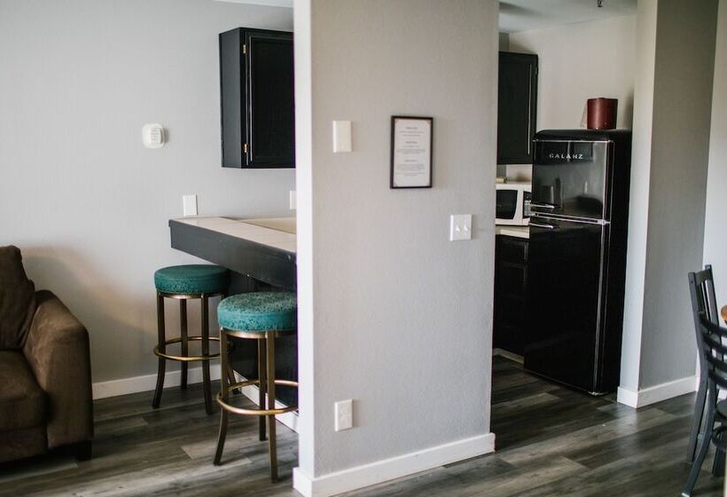 فندق Friday Harbor Suites