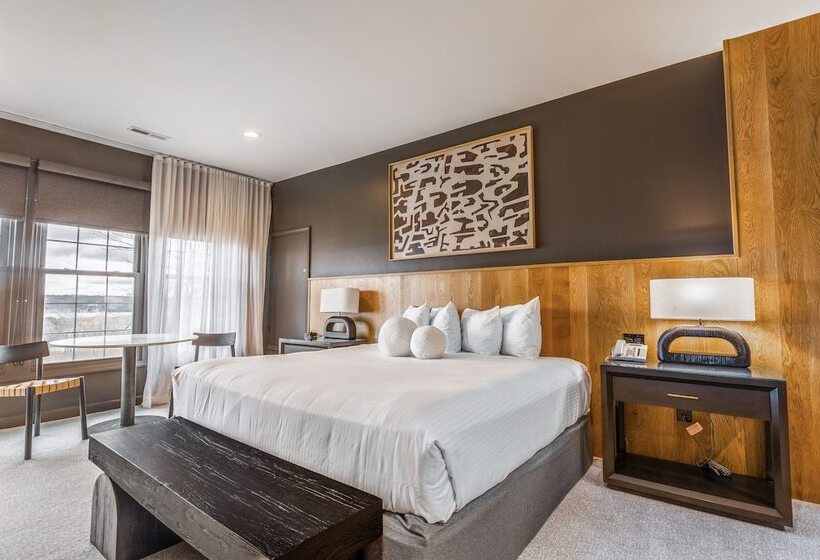 Отель Cottages & Suites Geneva National