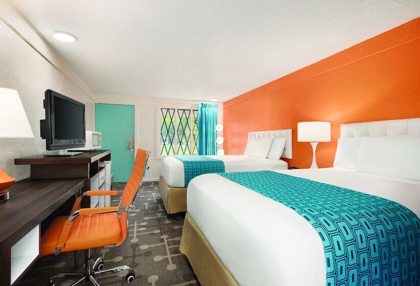 בית מלון כפרי Dover Inn And Suites