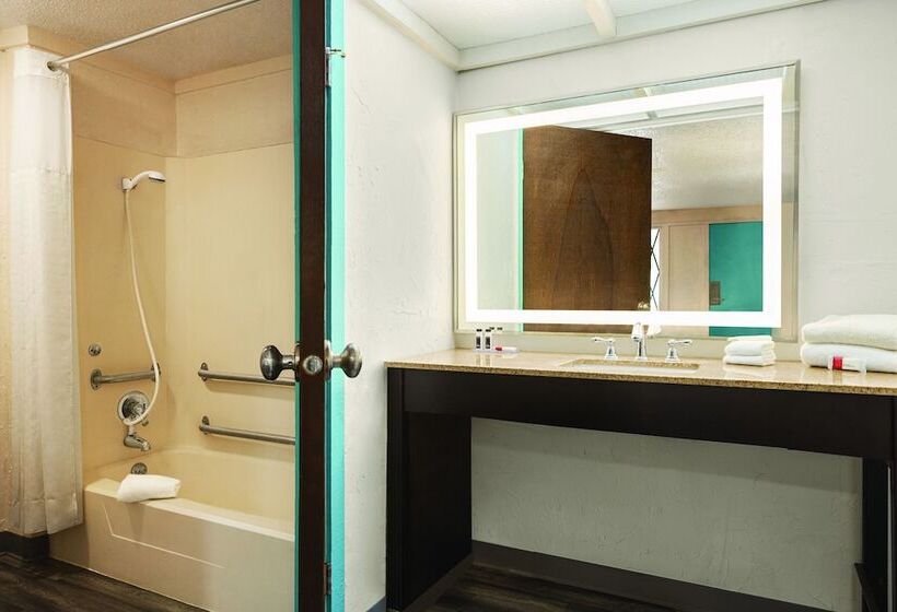 בית מלון כפרי Dover Inn And Suites