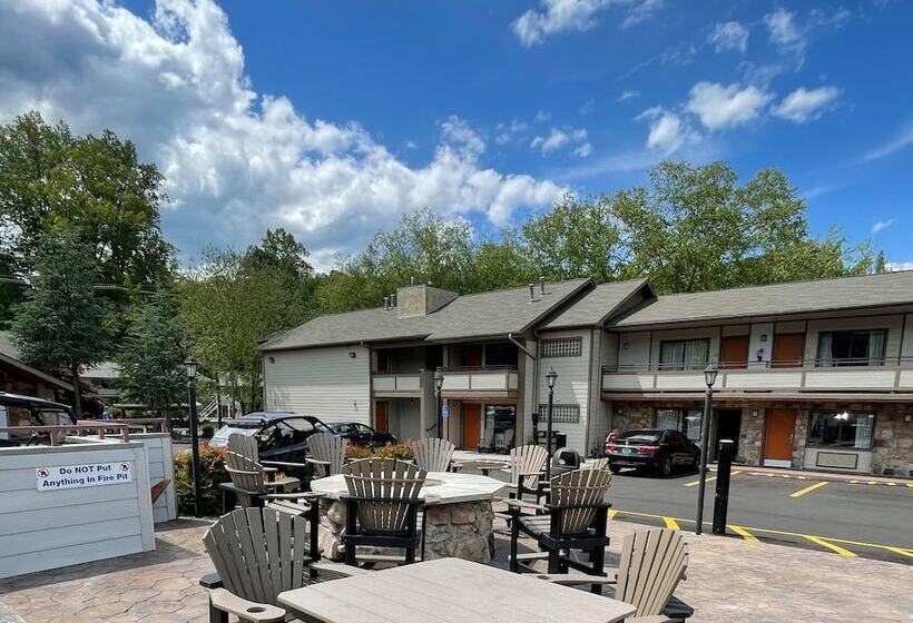 فندق Howard Johnson By Wyndham Downtown Gatlinburg