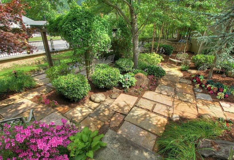 فندق Howard Johnson By Wyndham Downtown Gatlinburg