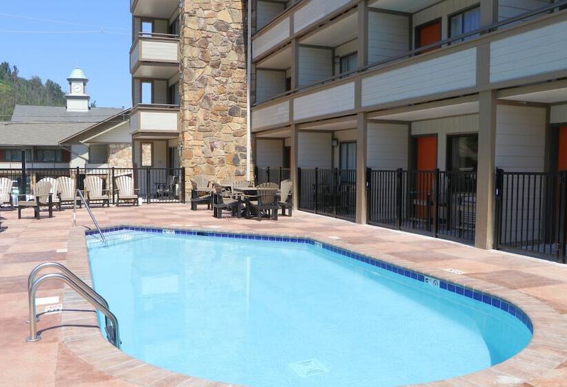 فندق Howard Johnson By Wyndham Downtown Gatlinburg