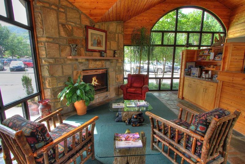 فندق Howard Johnson By Wyndham Downtown Gatlinburg