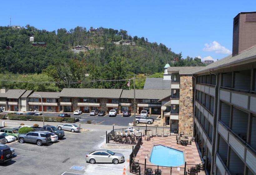 فندق Howard Johnson By Wyndham Downtown Gatlinburg