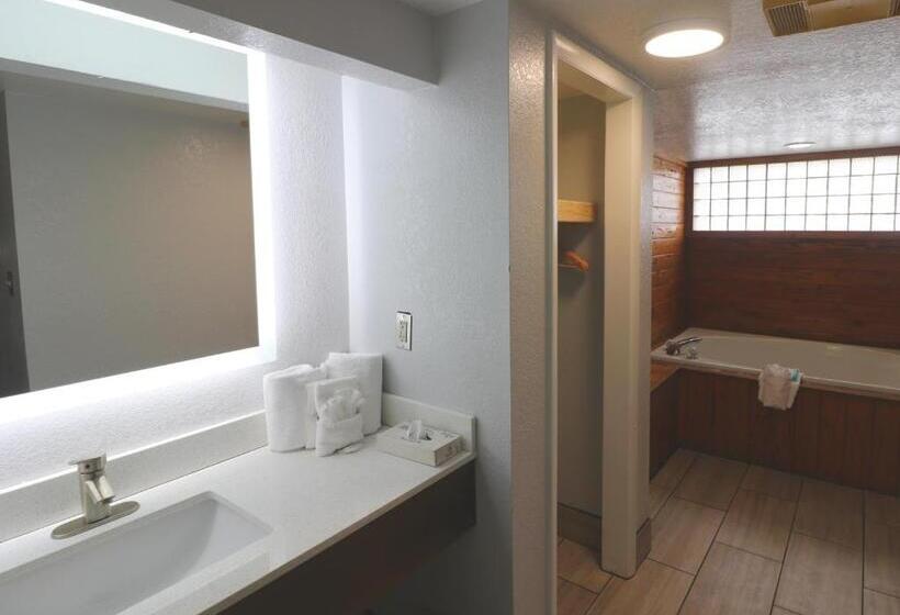 فندق Howard Johnson By Wyndham Downtown Gatlinburg