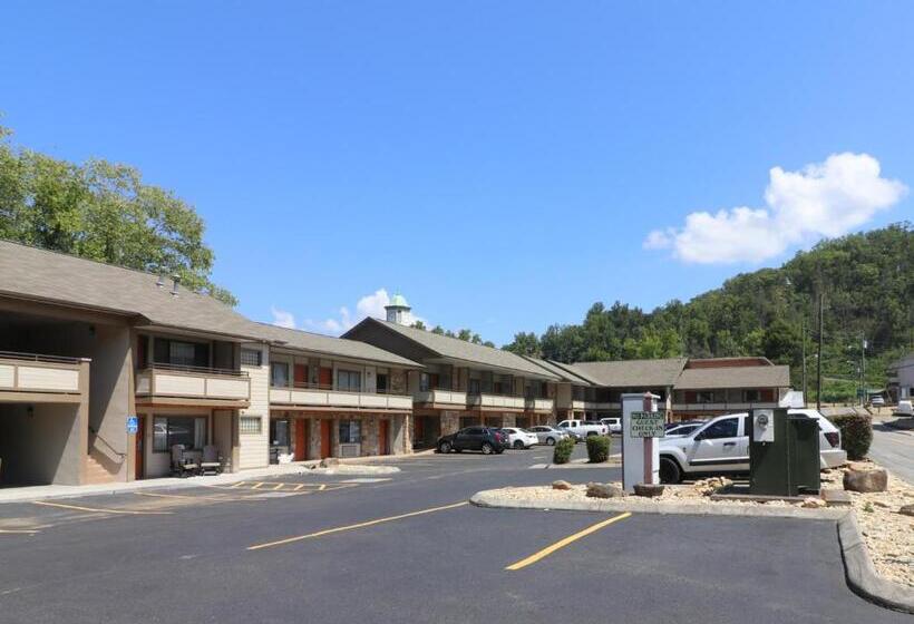 فندق Howard Johnson By Wyndham Downtown Gatlinburg