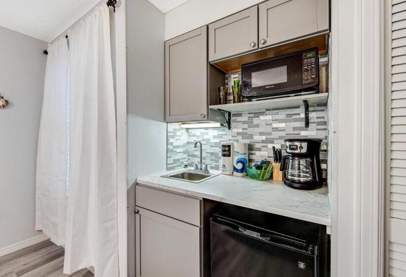 Отель Inn At St Thomas Square