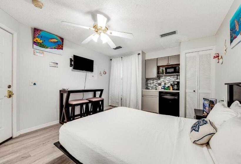 Отель Inn At St Thomas Square