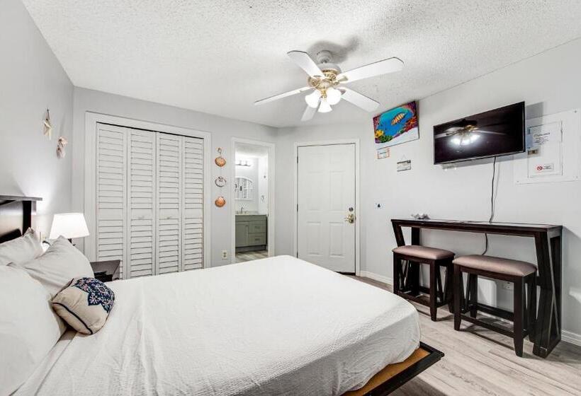 Отель Inn At St Thomas Square