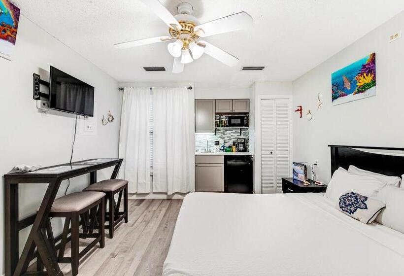 Отель Inn At St Thomas Square