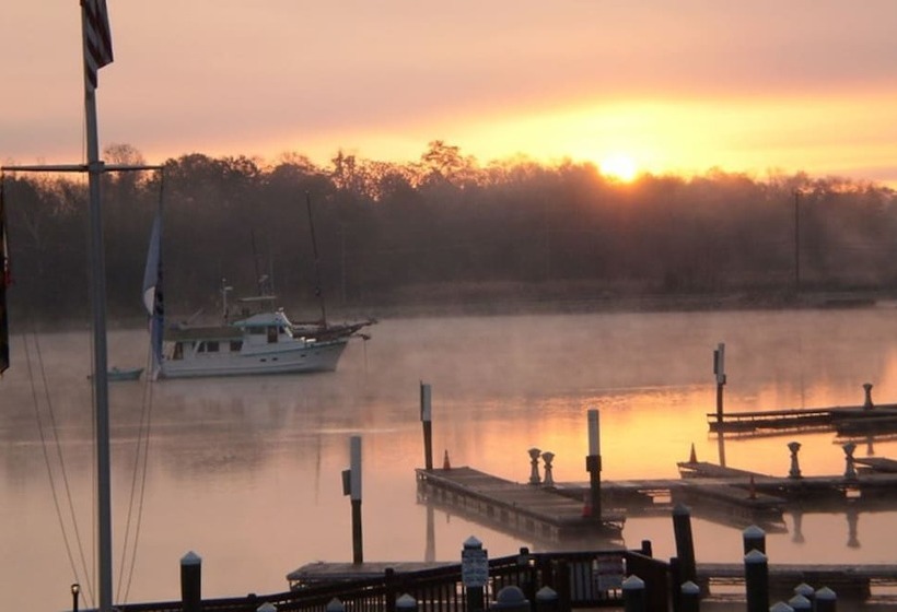 فندق Inn At The Canal Bed & Breakfast