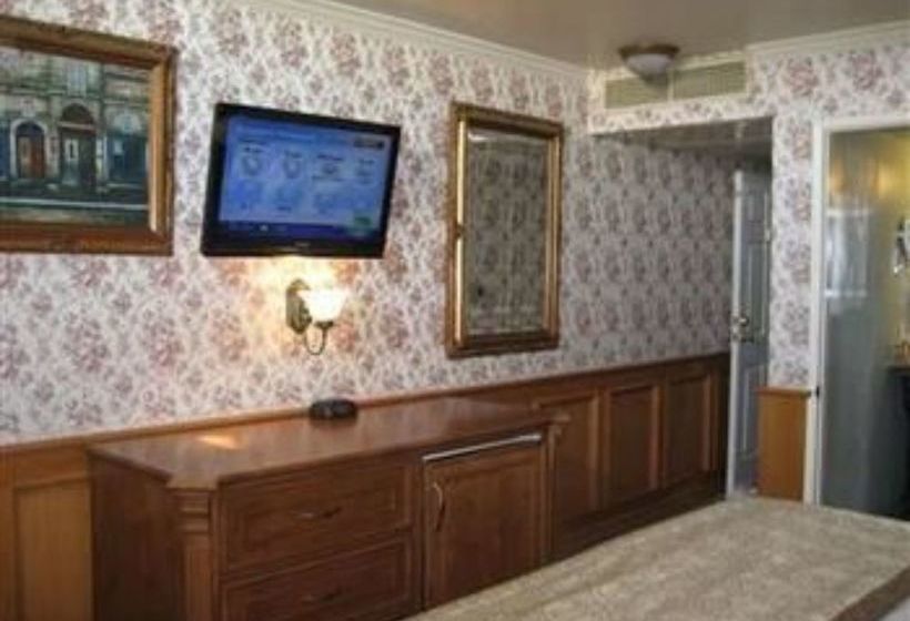 فندق Inn on the Beach