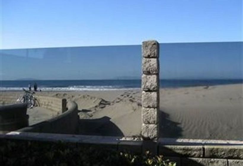 فندق Inn on the Beach