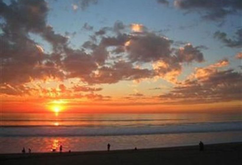 فندق Inn on the Beach