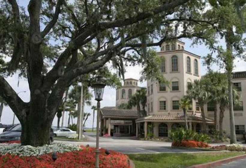 فندق Inn On The Lakes