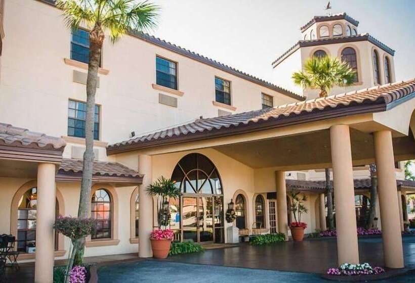 فندق Inn On The Lakes